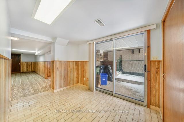 1373 Davenport Rd, House semidetached with 3 bedrooms, 3 bathrooms and 2 parking in Toronto ON | Image 28