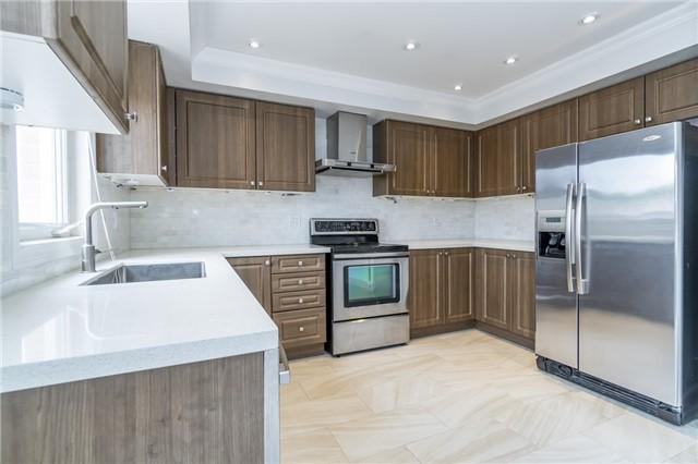 416 Aspendale Cres, House attached with 3 bedrooms, 3 bathrooms and 2 parking in Mississauga ON | Image 7