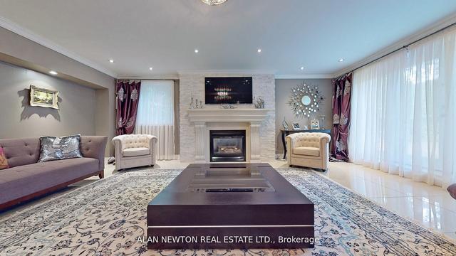15 Laureleaf Rd, House detached with 4 bedrooms, 5 bathrooms and 8 parking in Markham ON | Image 5
