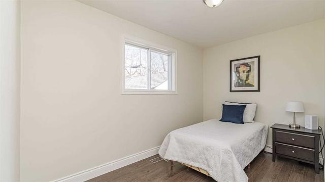 1340 Foxglove Ave, House detached with 3 bedrooms, 1 bathrooms and 4 parking in Pickering ON | Image 3
