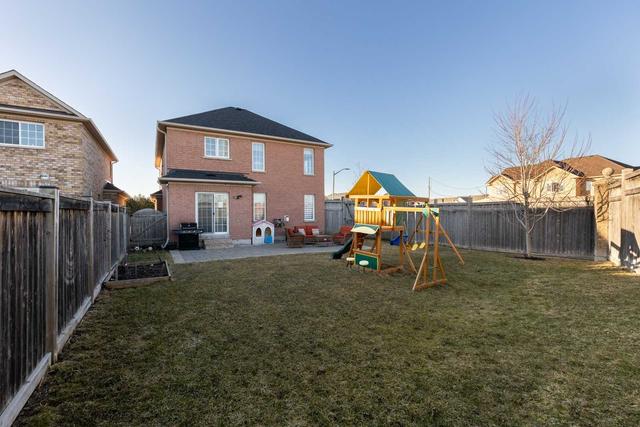 37 Wakem Crt, House detached with 4 bedrooms, 3 bathrooms and 6 parking in Whitby ON | Image 21