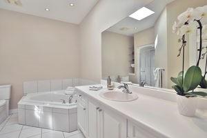 2127 Rochester Circ, House detached with 2 bedrooms, 2 bathrooms and 2 parking in Oakville ON | Image 27
