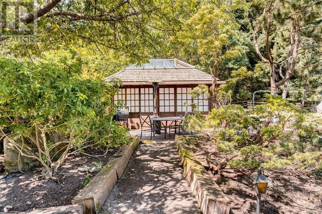 Tatami room for a spa hot tub | Image 12