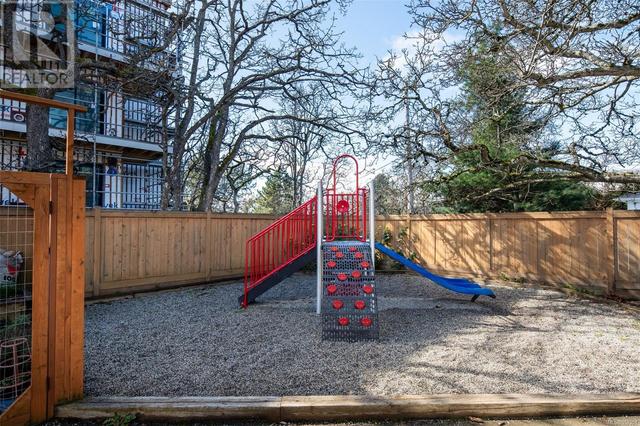 10 - 618 Lampson St, House attached with 4 bedrooms, 4 bathrooms and 1 parking in Esquimalt BC | Image 36