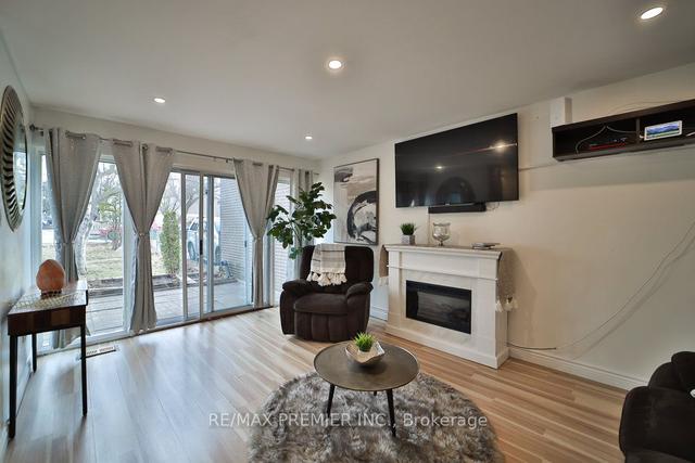 2 - 20 Brookwell Dr, Townhouse with 3 bedrooms, 2 bathrooms and 2 parking in Toronto ON | Image 7
