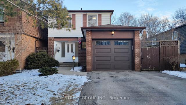 1244 Consort Cres, House attached with 4 bedrooms, 2 bathrooms and 3 parking in Burlington ON | Image 35