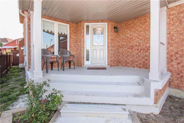 11 Himalaya St, House detached with 4 bedrooms, 3 bathrooms and 4 parking in Brampton ON | Image 2