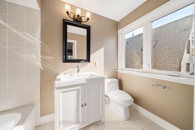 218 Owen Blvd, House detached with 4 bedrooms, 5 bathrooms and 6 parking in Toronto ON | Image 9