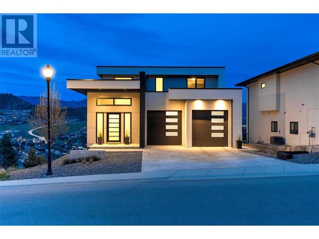 737 Highpointe Drive, House detached with 4 bedrooms, 3 bathrooms and 5 parking in Kelowna BC | Image 3