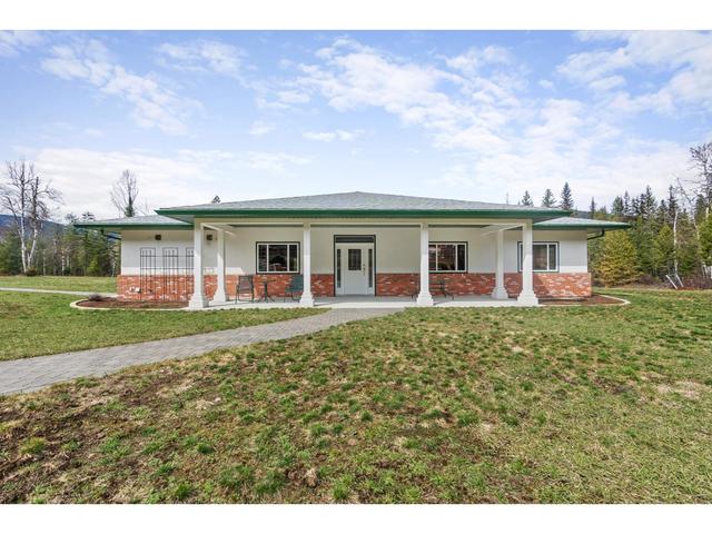 2550 Pass Creek Road, House detached with 3 bedrooms, 2 bathrooms and null parking in Central Kootenay I BC | Image 42