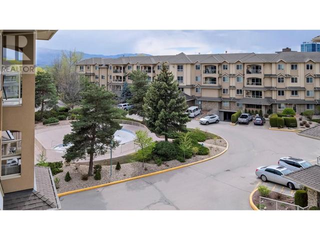 402 - 1964 Enterprise Way, Condo with 2 bedrooms, 2 bathrooms and 1 parking in Kelowna BC | Image 2