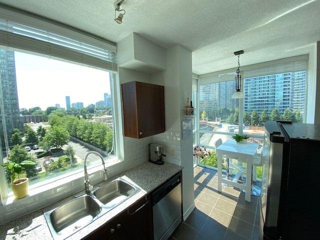 707 - 3504 Hurontario St, Condo with 2 bedrooms, 2 bathrooms and 1 parking in Mississauga ON | Image 7