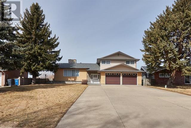 668 Prospect Drive Sw, House detached with 4 bedrooms, 2 bathrooms and 4 parking in Medicine Hat AB | Card Image