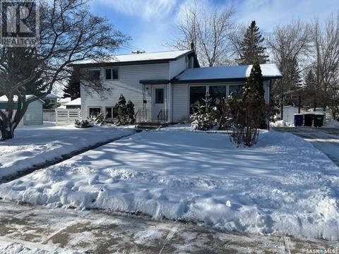 41 Lindsay Drive, House detached with 4 bedrooms, 2 bathrooms and null parking in Saskatoon SK | Card Image