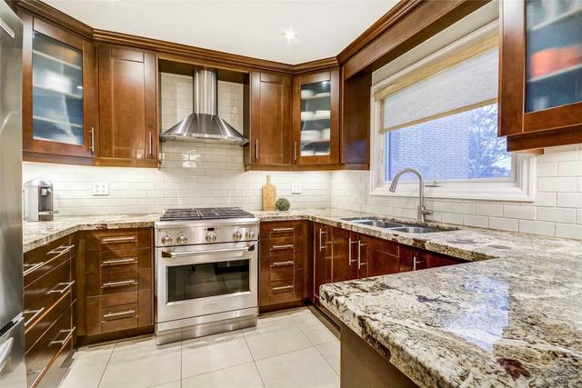 363 Airdrie Dr N, House detached with 3 bedrooms, 3 bathrooms and 4 parking in Vaughan ON | Image 2