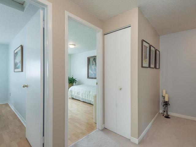 97 Ashton Cres, Townhouse with 3 bedrooms, 2 bathrooms and 1 parking in Brampton ON | Image 8