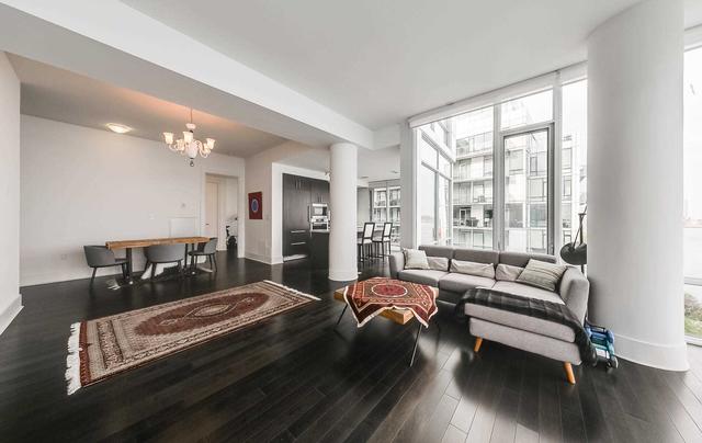 815 - 29 Queens Quay E, Condo with 2 bedrooms, 3 bathrooms and 2 parking in Toronto ON | Image 2
