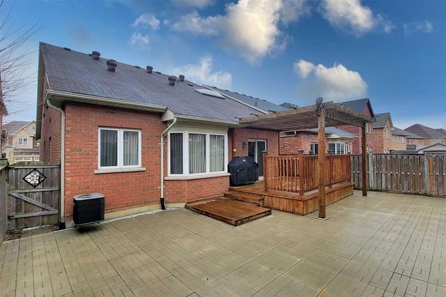 92 Maple Valley Rd, House detached with 3 bedrooms, 3 bathrooms and 5 parking in Vaughan ON | Image 8