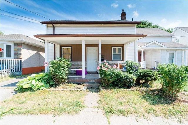 32 Division St, House detached with 3 bedrooms, 2 bathrooms and 1 parking in St. Catharines ON | Image 1