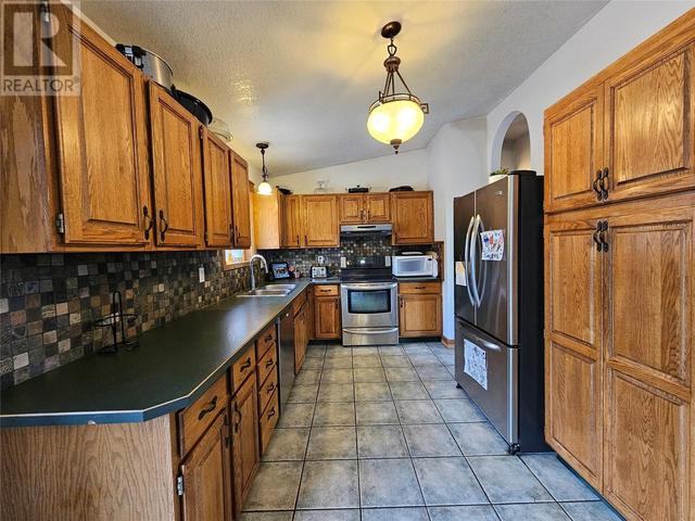5124 45 Avenue Nw, House detached with 4 bedrooms, 2 bathrooms and 1 parking in Chetwynd BC | Image 2