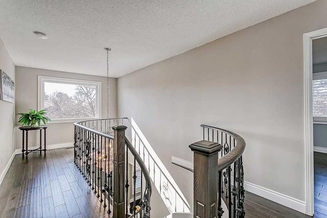 449 Parkridge Cres, House detached with 3 bedrooms, 3 bathrooms and 4 parking in Oakville ON | Image 16