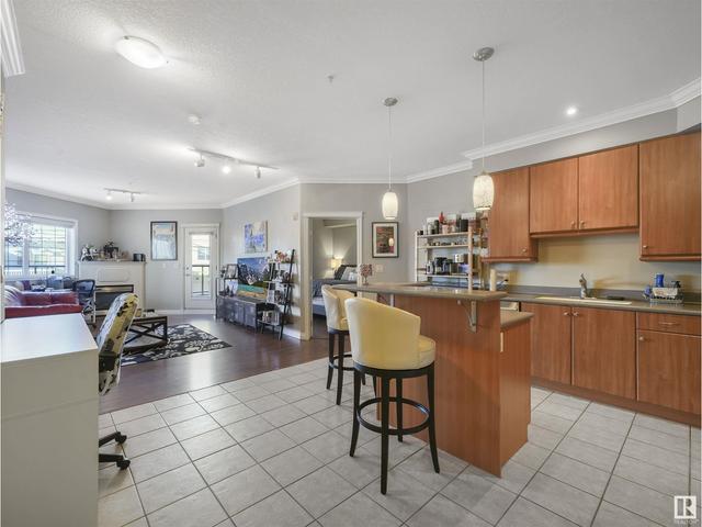 211 - 10116 80 Av Nw, Condo with 2 bedrooms, 2 bathrooms and null parking in Edmonton AB | Image 3