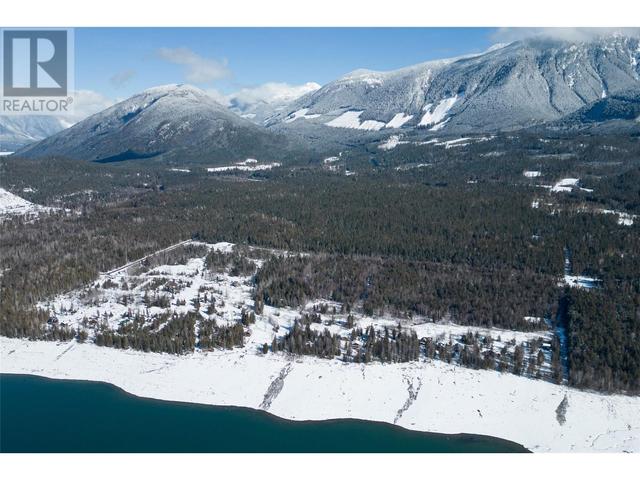 441 Galena Shores Road, House detached with 5 bedrooms, 3 bathrooms and 2 parking in Columbia Shuswap B BC | Image 28