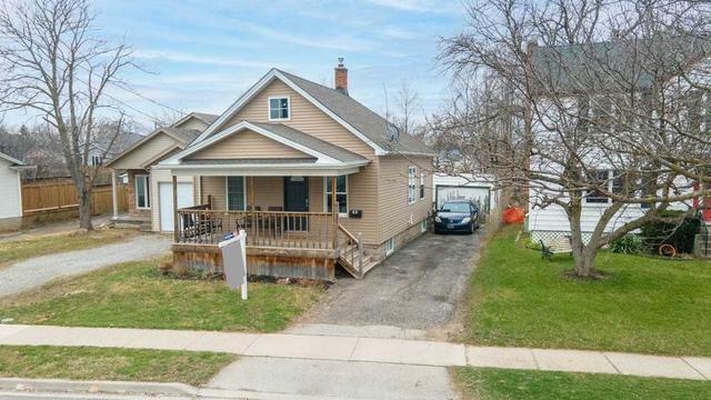 46 Pelham St, House detached with 2 bedrooms, 2 bathrooms and 4 parking in St. Catharines ON | Image 1