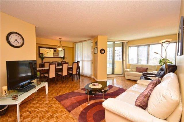 1003 - 1580 Mississauga Valley Blvd, Condo with 2 bedrooms, 1 bathrooms and 2 parking in Mississauga ON | Image 3