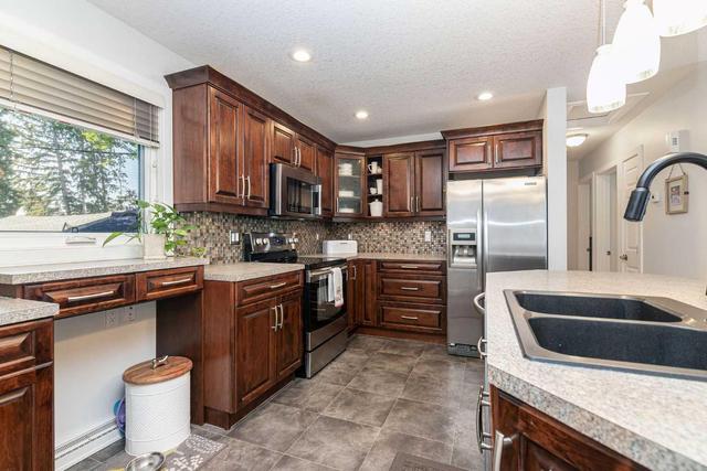 3916 43 Avenue, House detached with 5 bedrooms, 2 bathrooms and 2 parking in Red Deer AB | Image 6