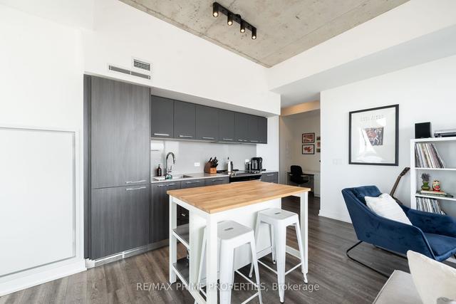 1204 - 25 Baseball Pl, Condo with 2 bedrooms, 2 bathrooms and 1 parking in Toronto ON | Image 3