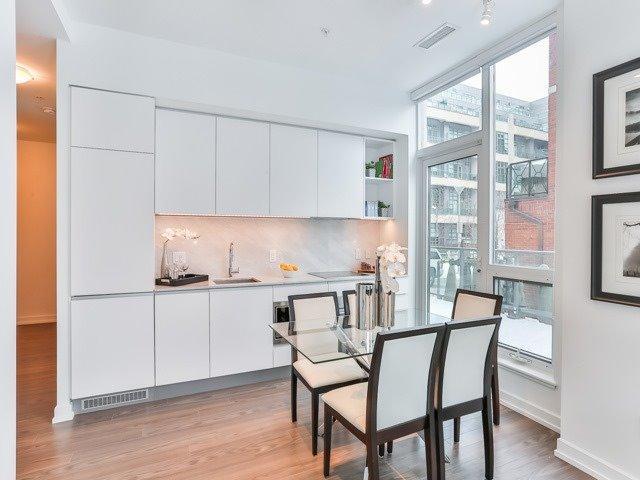 104 - 377 Madison Ave, Condo with 2 bedrooms, 2 bathrooms and 1 parking in Toronto ON | Image 14