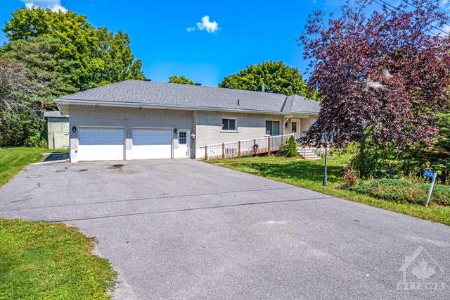 2508 Rideau Ferry Road, House detached with 4 bedrooms, 2 bathrooms and 6 parking in Drummond/North Elmsley ON | Card Image