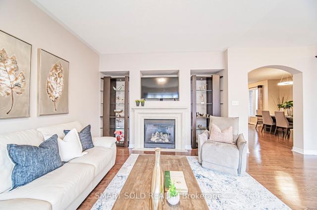 111 Rivington Ave, House detached with 4 bedrooms, 4 bathrooms and 4 parking in Vaughan ON | Image 6