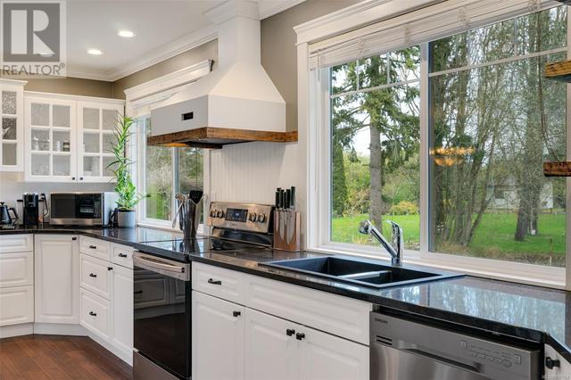 1548 Munro Rd, House detached with 5 bedrooms, 5 bathrooms and 8 parking in North Saanich BC | Image 42