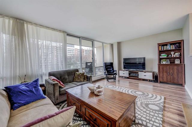 406 - 9 Four Winds Dr, Condo with 3 bedrooms, 2 bathrooms and 1 parking in Toronto ON | Image 7