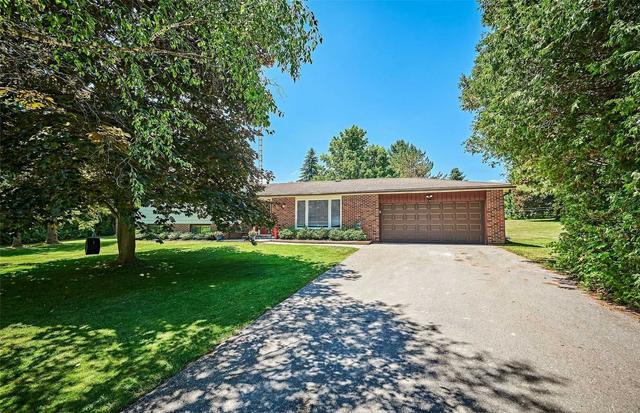 12 Robinglade Ave, House detached with 3 bedrooms, 2 bathrooms and 8 parking in Kawartha Lakes ON | Image 1