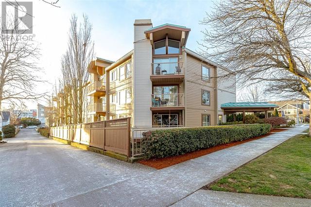 306 - 1055 Hillside Ave, Condo with 2 bedrooms, 2 bathrooms and 1 parking in Victoria BC | Image 1