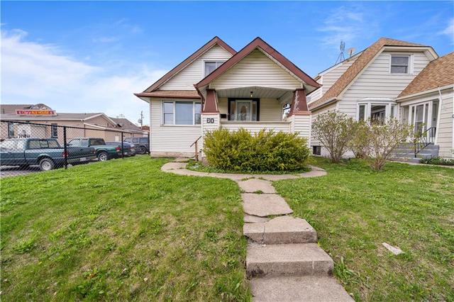 21 Chestnut Street E, House detached with 3 bedrooms, 2 bathrooms and 2 parking in St. Catharines ON | Image 2