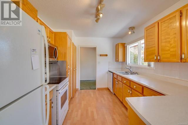 740 Campbell St, House detached with 4 bedrooms, 2 bathrooms and 6 parking in Tofino BC | Image 50