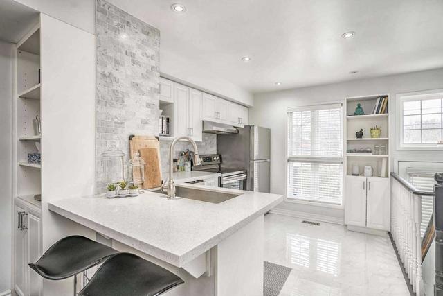 1 - 189 Galloway Rd, Townhouse with 2 bedrooms, 1 bathrooms and 2 parking in Toronto ON | Image 2