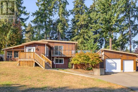 2411 Lynburn Cres, House detached with 4 bedrooms, 3 bathrooms and 8 parking in Nanaimo BC | Card Image