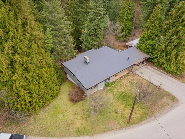 2184 Crestview Crescent, House detached with 5 bedrooms, 3 bathrooms and 4 parking in Castlegar BC | Image 5
