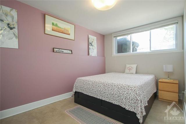 71 Woodmount Crescent, Home with 4 bedrooms, 2 bathrooms and 3 parking in Ottawa ON | Image 16