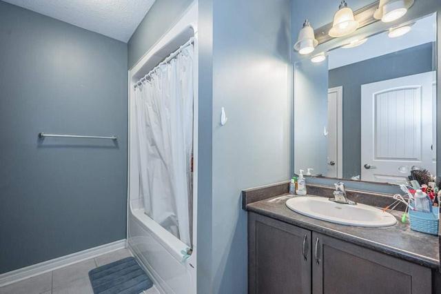 35 Oldfield Dr, Townhouse with 3 bedrooms, 3 bathrooms and 2 parking in Guelph ON | Image 11