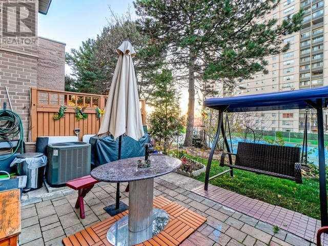 28 Village Green Way, Townhouse with 3 bedrooms, 2 bathrooms and 2 parking in Toronto ON | Image 32