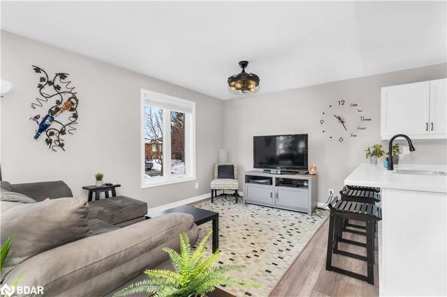 64 Logan Court, House semidetached with 3 bedrooms, 2 bathrooms and 6 parking in Barrie ON | Image 7