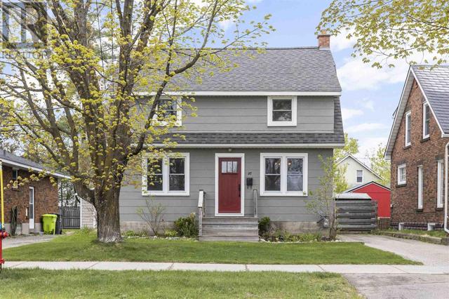 37 Sheppard St, House detached with 3 bedrooms, 1 bathrooms and null parking in Sault Ste. Marie ON | Card Image