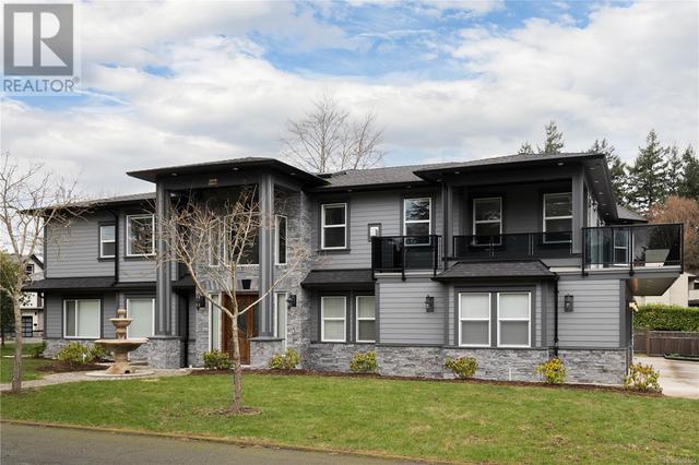 4580 Bonnieview Pl, House detached with 9 bedrooms, 8 bathrooms and 5 parking in Saanich BC | Image 4