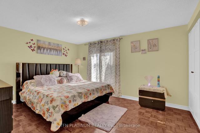 93 Kingswood Dr W, House attached with 3 bedrooms, 2 bathrooms and 3 parking in Brampton ON | Image 13